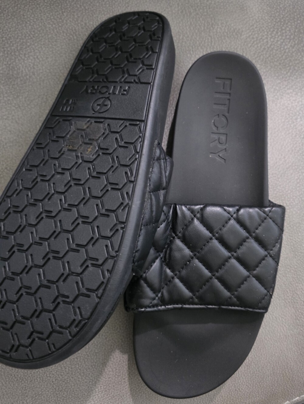 Women's Quilted Slide Sandals - Black - Picture 3 of 3